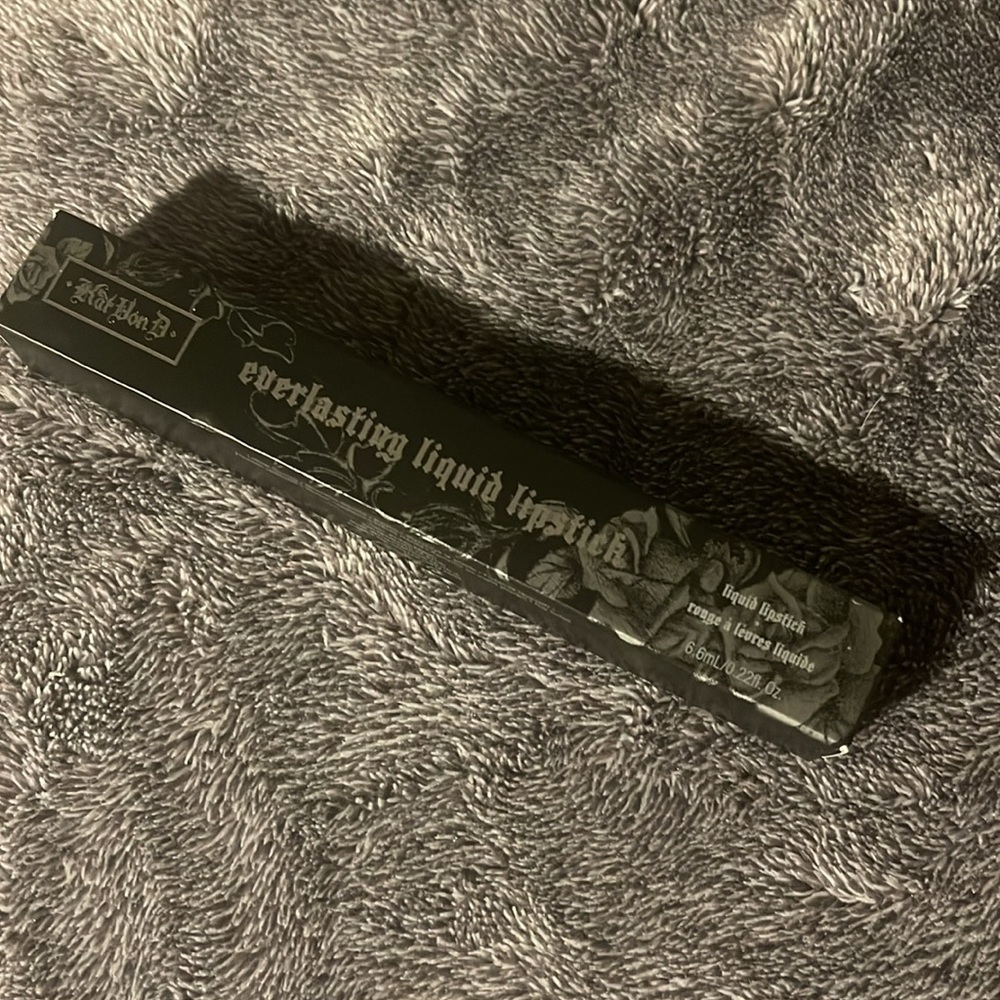 KVD Susperia Everlasting Liquid Lipstick - Picture 5 of 6